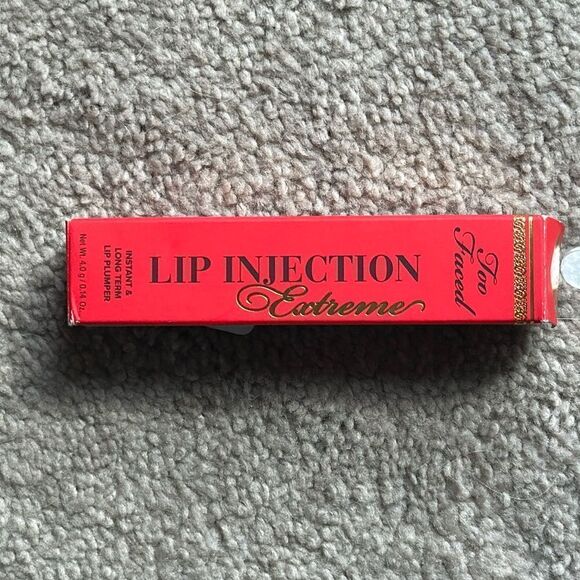 🌸HP 🌸Too Faced Lip Injection Extreme in Strawberry Kiss! - Picture 4 of 11